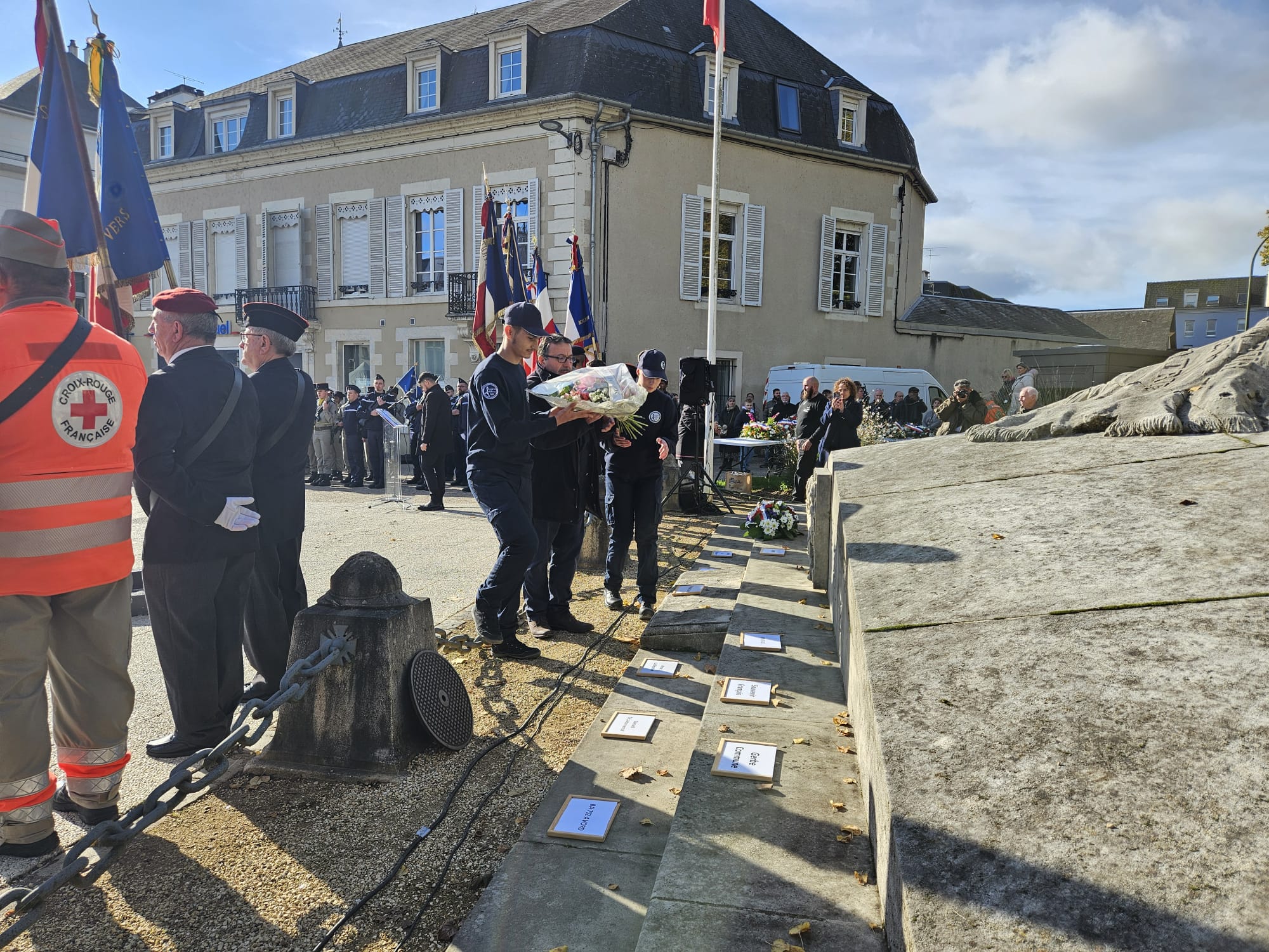20241111 ceremonie gerbe.jpg
