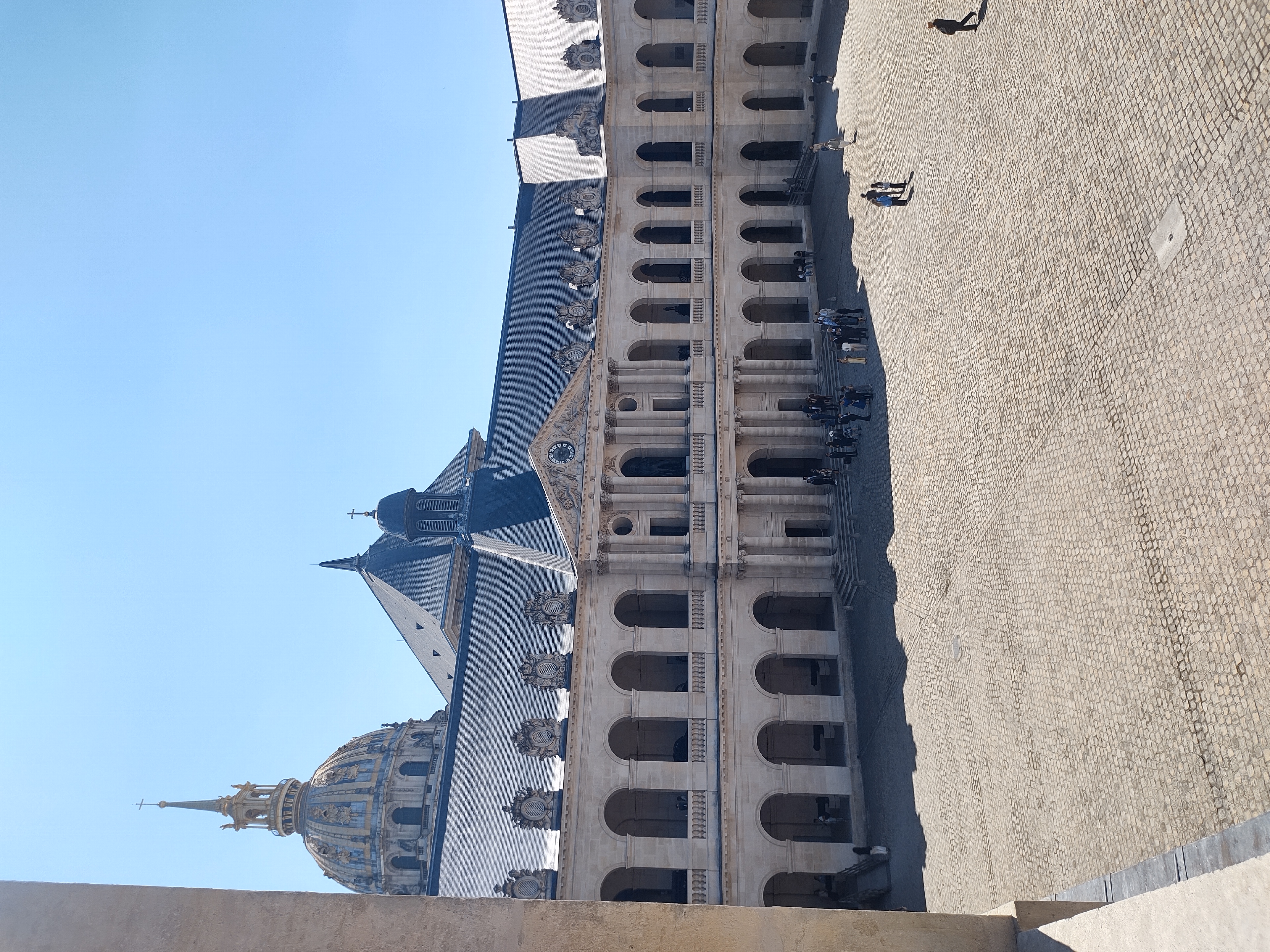 20250510 visite Invalides cours honneur.jpg