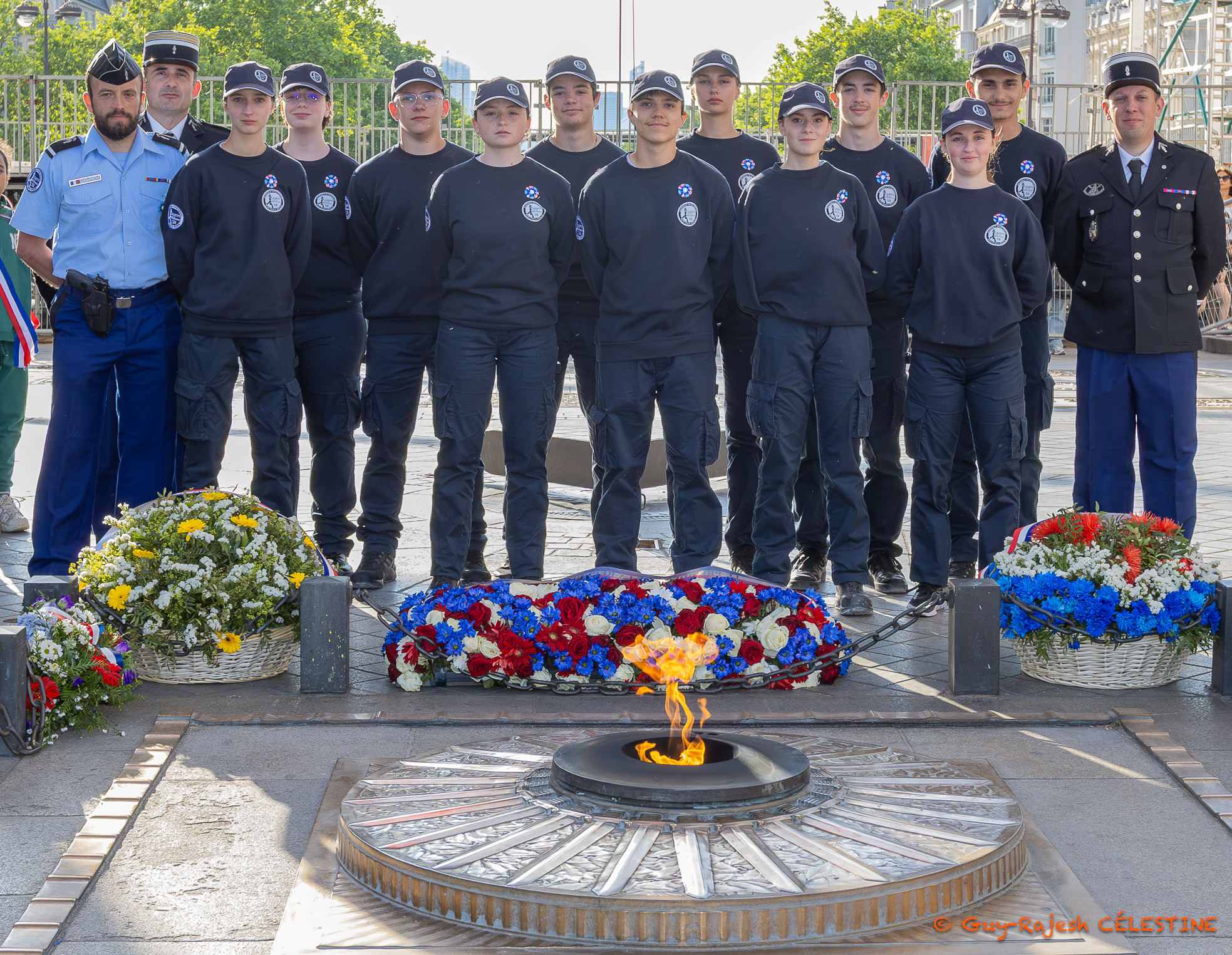 20250510 Arc Triomphe groupe.JPG