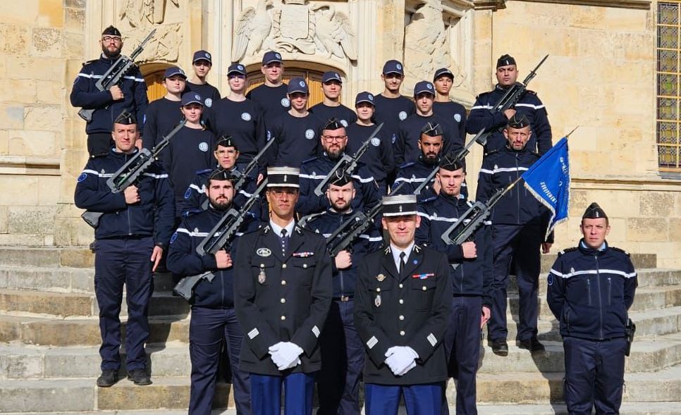 Les cadets 2024/2025 devant le Palais ducal à Nevers avec leurs camarades du GGD58 après la cérémonie du 11 novembre Les cadets 2024/2025 devant le Palais ducal à Nevers avec leurs camarades du GGD58 après la cérémonie du 11 novembre