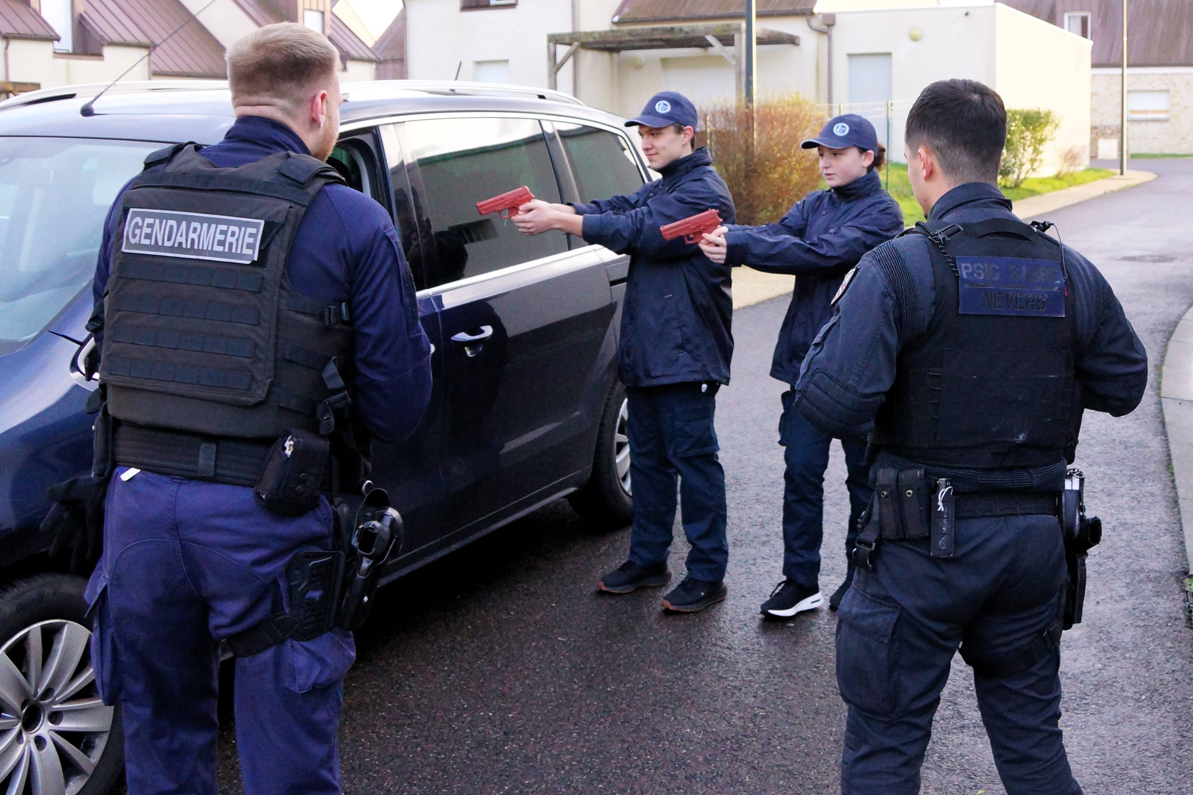 20241207 Interpellation Cadets voiture.jpg